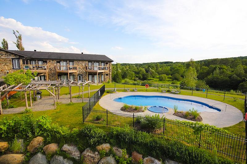 Condos Vacances Orford Magog Exterior photo